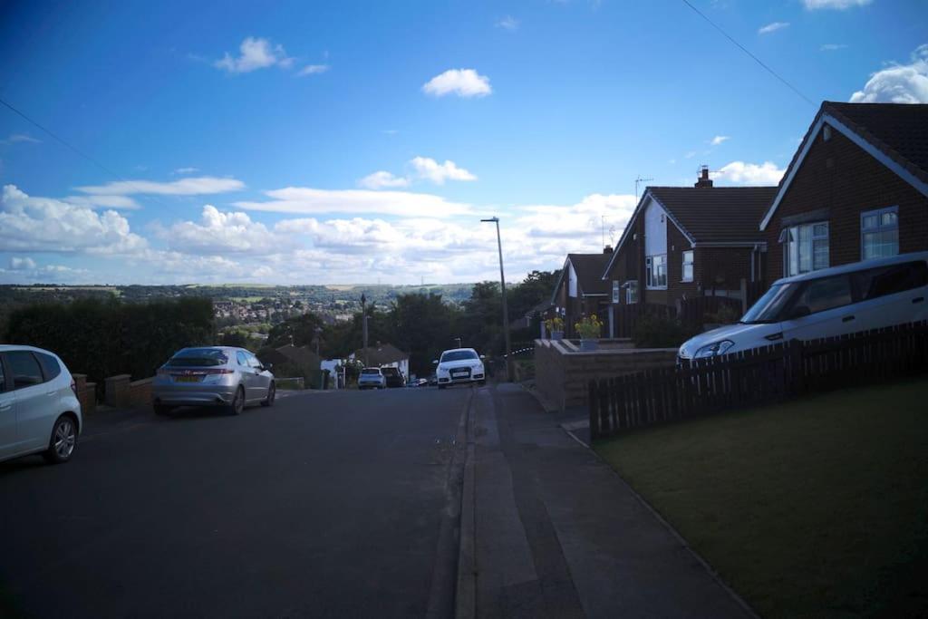 Luxurious Detached Villa Batley