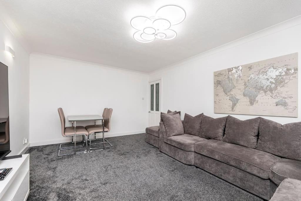 Villa Luxurious Detached Batley