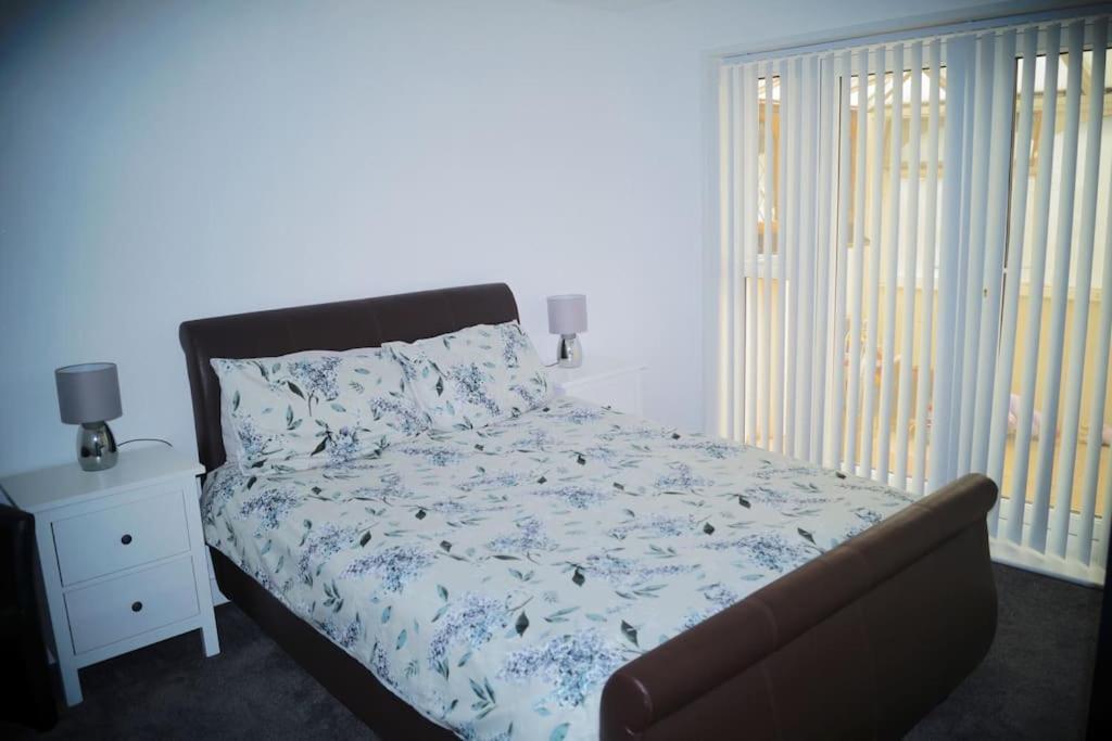 Luxurious Detached Villa Batley