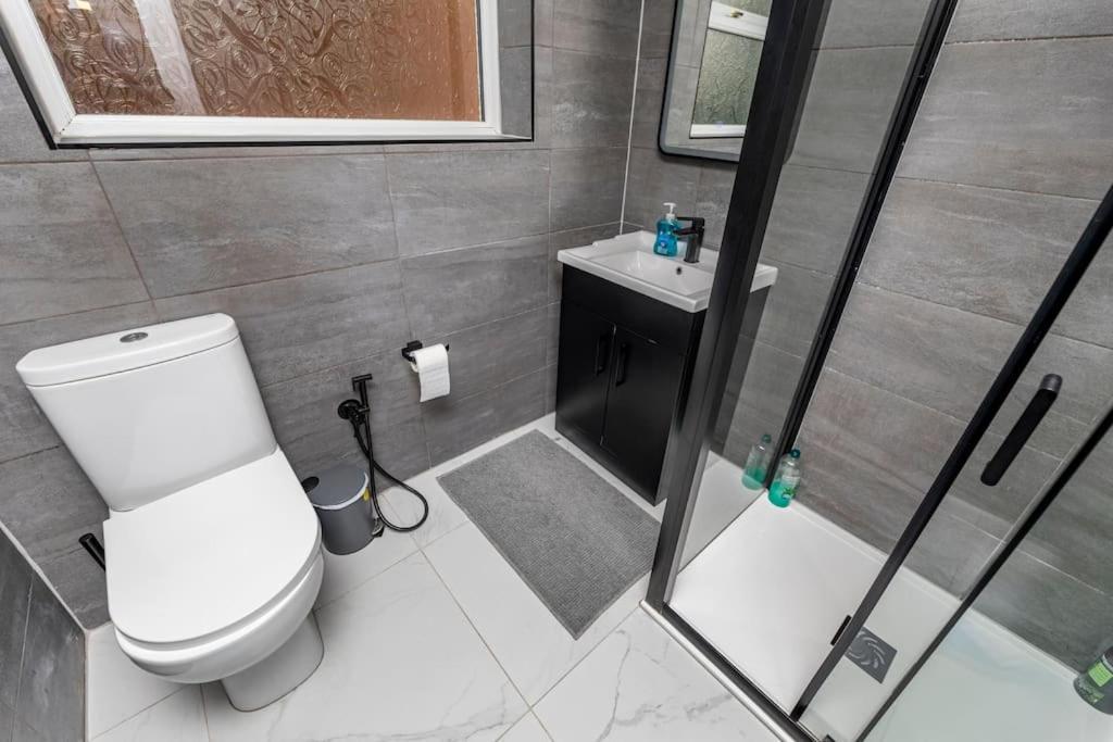 Villa Luxurious Detached Batley