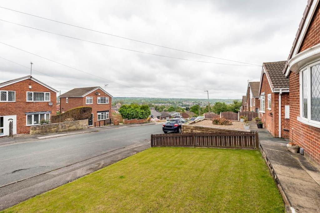 Luxurious Detached Villa Batley